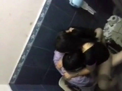 Порно молодых киргизов в туалете - Узбекское порно видео UZBUM.SU 